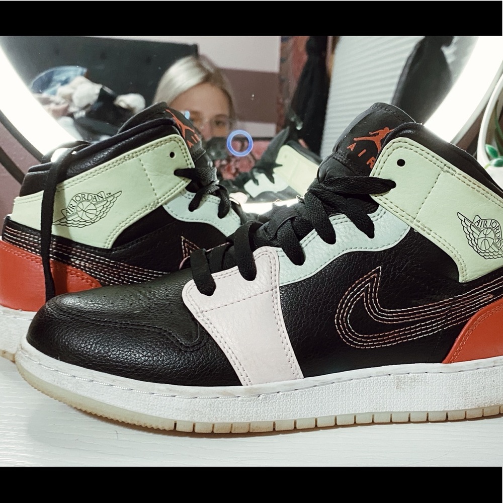 Jordan Mid Hightops